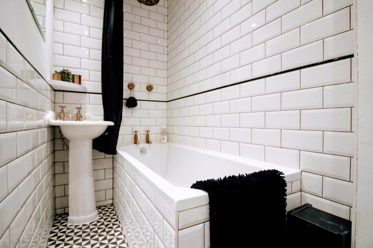 Traditional Victorian 2 Bed In Cobbled Street + Mod Cons - Full Home Londra Exterior foto
